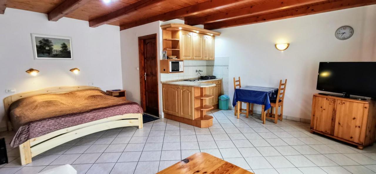 Magyar Apartmanhazak I-iii. Apartment Zalakaros