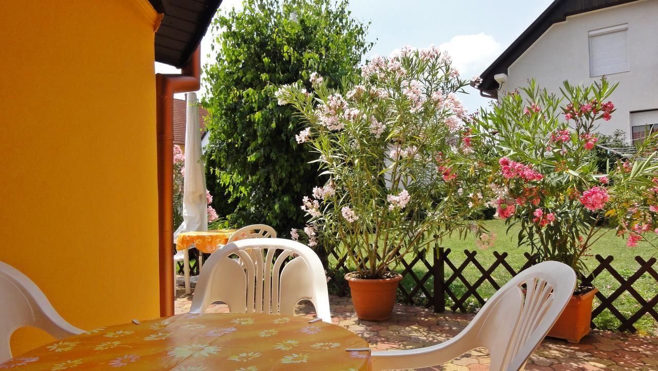 Magyar Apartmanhazak I-iii. Apartment *